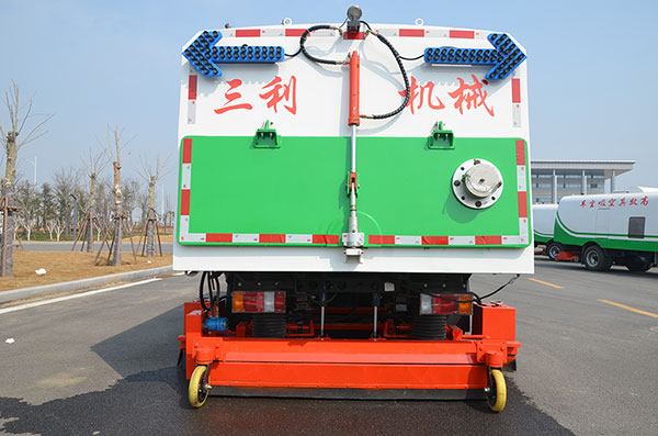 吸尘车多少钱一个？